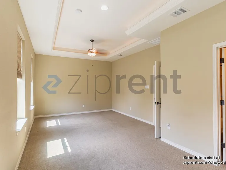 1025 Highknoll Ln — Photo 10