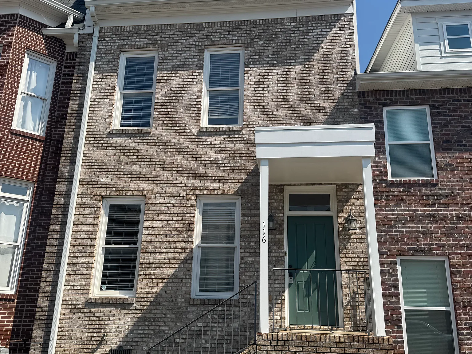116 Savannah Ave — Photo 2
