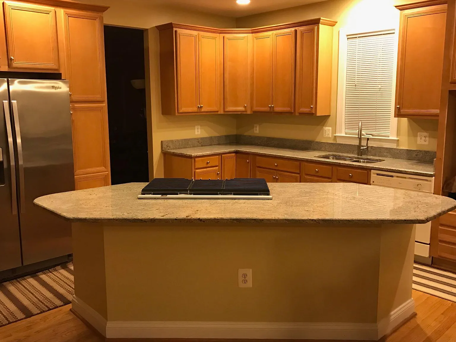 4 bed, 4.5 bath, 4500 sqft, $5,200 — Photo 3