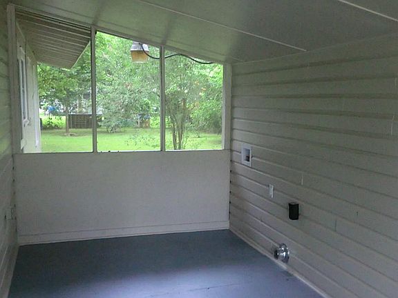 3rd image of 118 Camellia St