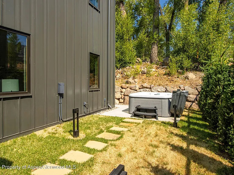 155 Lakeview Dr — Photo 11