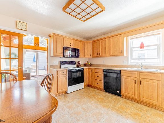 5th image of 619 S Falmouth Dr