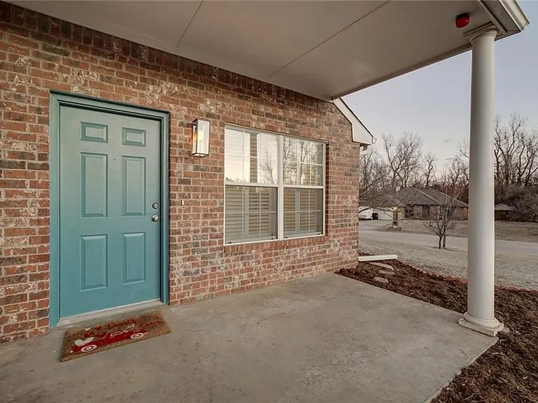300 Glen Dr — Photo 33