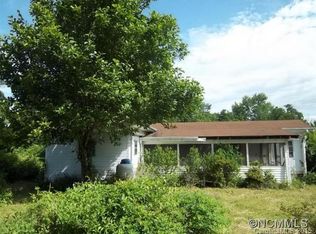 104-106 Stepp St, East Flat Rock, NC 28726