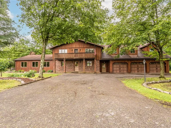 526 Pleasant Valley Rd, Connellsville, PA 15425