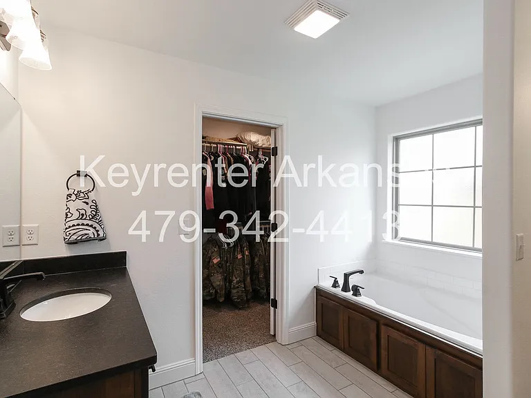 1605 Emma St — Photo 12