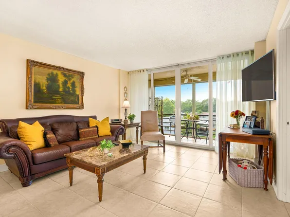 111 Royal Park Drive #3F, Oakland Park, FL 33309