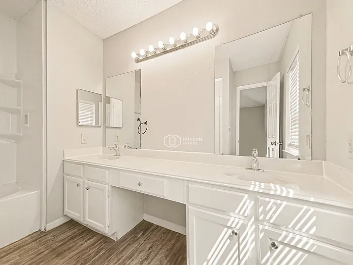 9415 Wallingham Dr — Photo 15