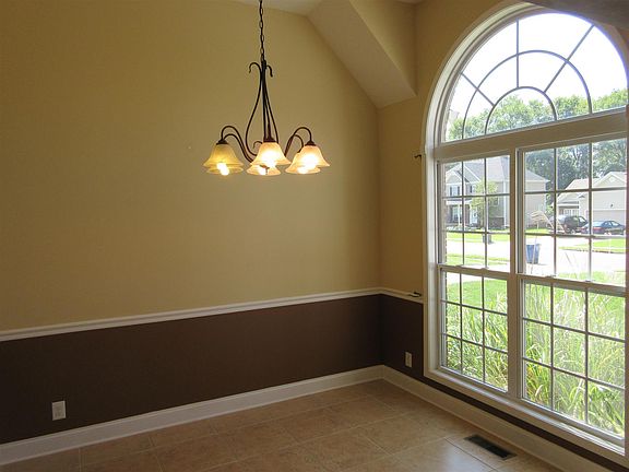 4th image of 719 Cavalier Dr