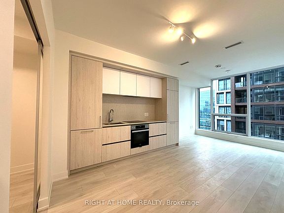 3rd image of 35 Mercer St #3411