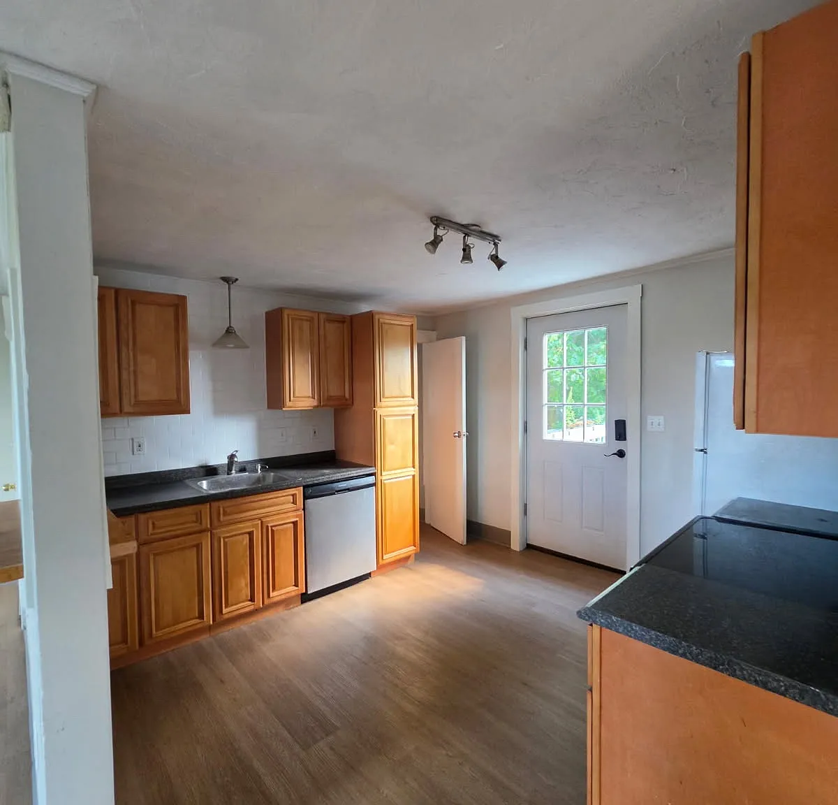 1 bed, 625 sqft, $1,800 — Photo 4