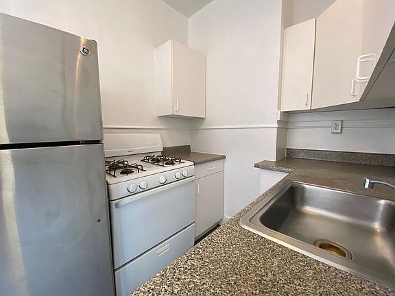 4th image of 360 Hyde St #305