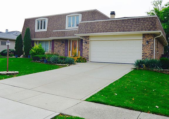 2nd image of 609 Honey Locust Ln