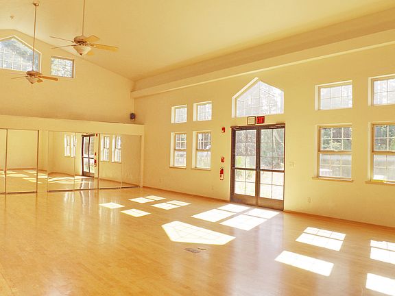 5th image of 633 Lassen Ln