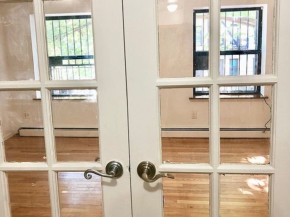 3rd image of 553 Manhattan Ave #1