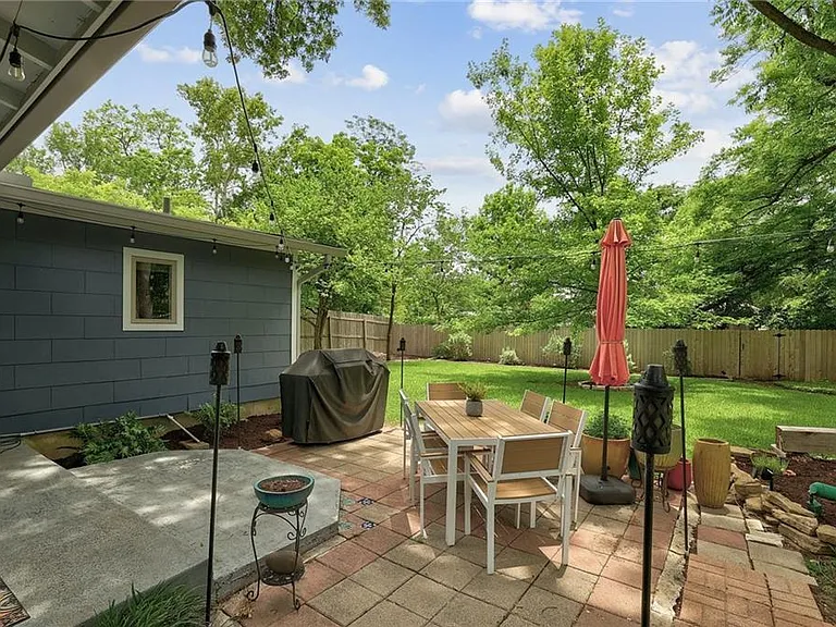 1101 Brentwood St — Photo 20