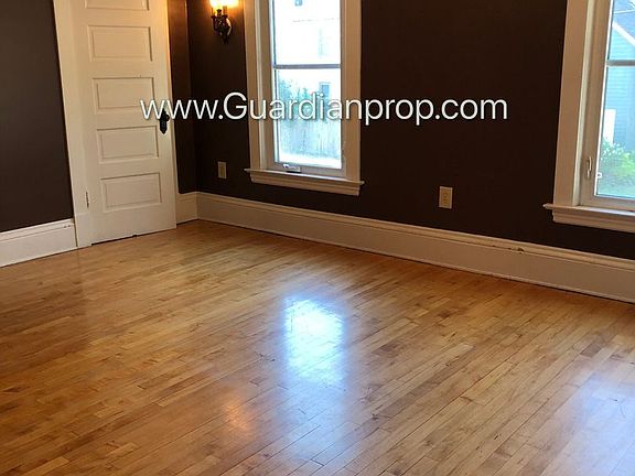 5th image of 1213 23rd Ave NE