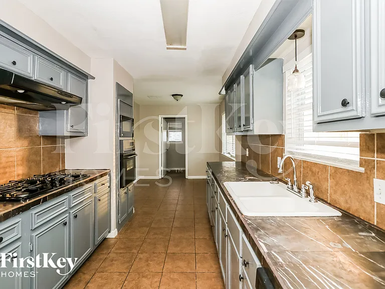 2703 Shady Bayou Ln — Photo 6