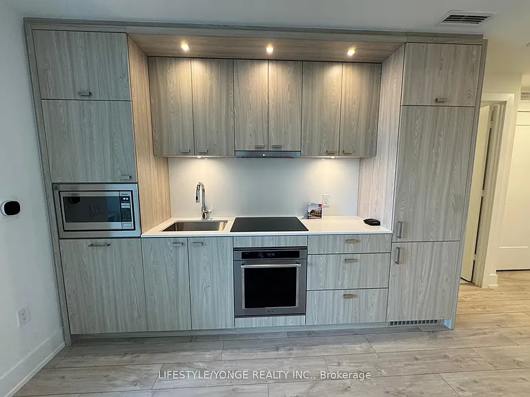 858 Dupont St #817 — Photo 7
