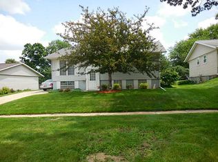 4616 Wenig Rd NE, Cedar Rapids, IA 52402