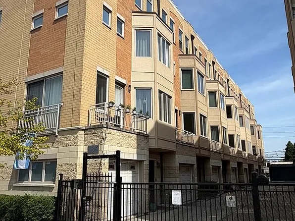 3262 W Armitage Ave Unit 3, Chicago, IL 60647