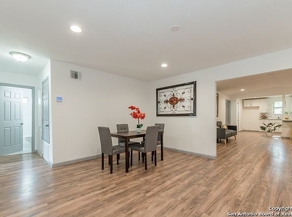 2nd image of 919 Glamis Ave