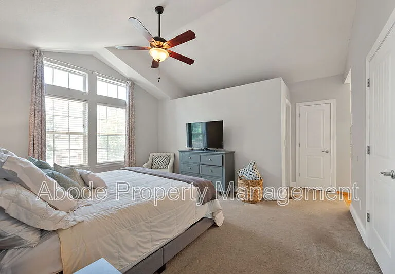 2214 Andrews St — Photo 22