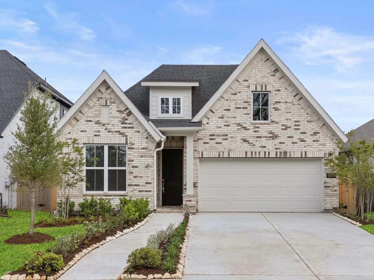 4 bed, 3.0 bath, 1956 sqft, $3,000 — Photo 1
