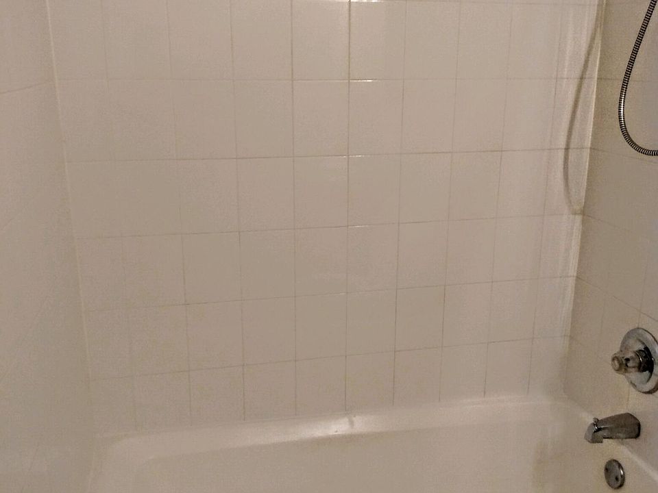 TILED TUB