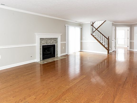 5th image of 829 Claiborne Ln