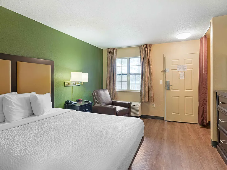 Studio Suite - 1 Queen Bed