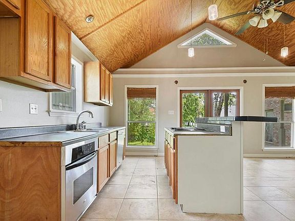 3rd image of 17133 Willow Oak Aly