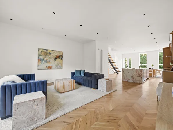 467 Lexington Avenue image 2 of 15