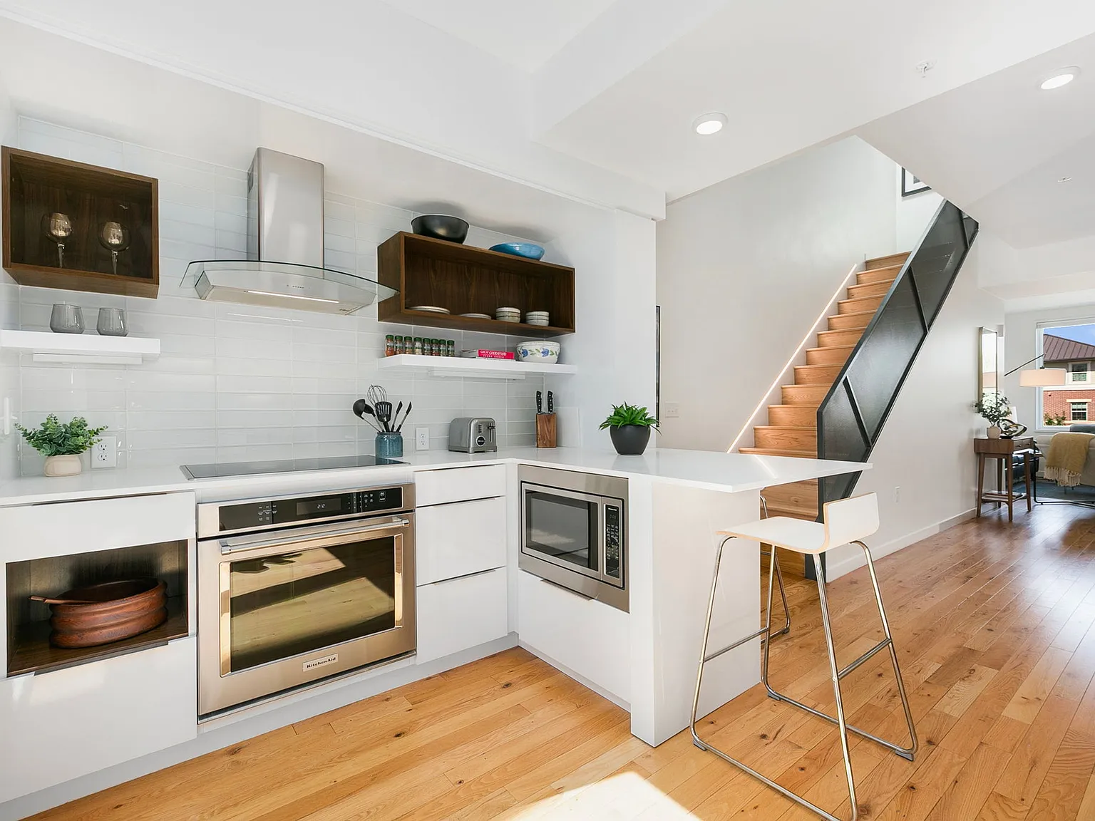 2 bed, 2.5 bath, 1407 sqft, $4,100 — Photo 3