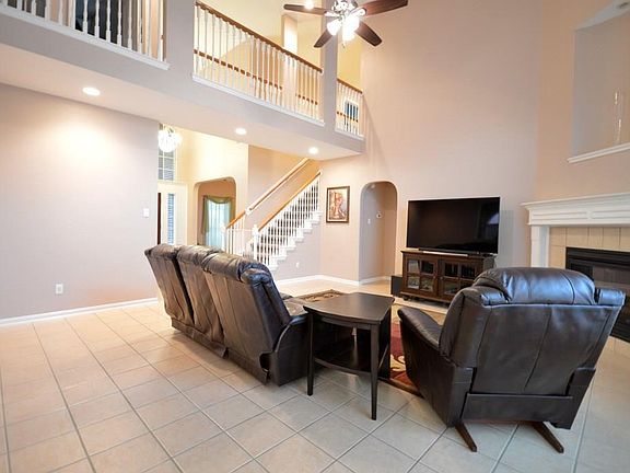 4th image of 2815 Larkdale Dr