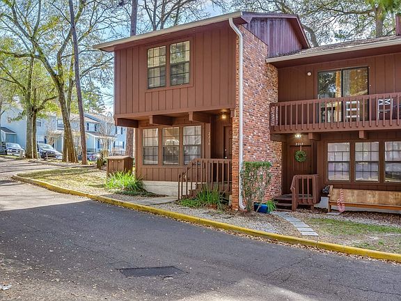 3rd image of 2210 Timberwood Cir N