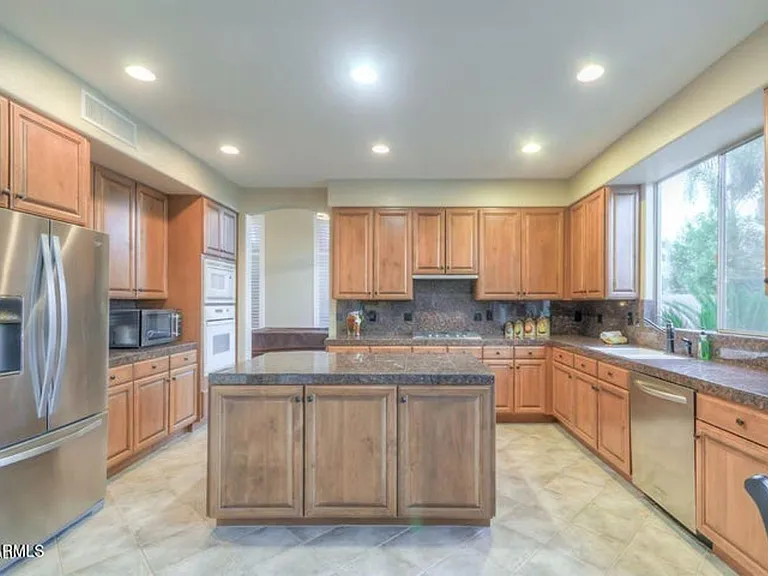 1690 W Bartlett Way — Photo 10