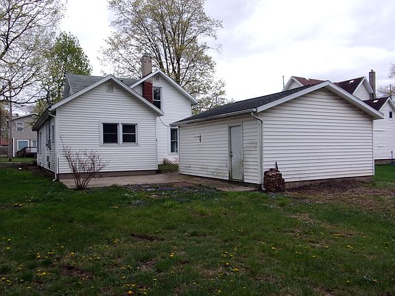 4th image of 210 N Park St