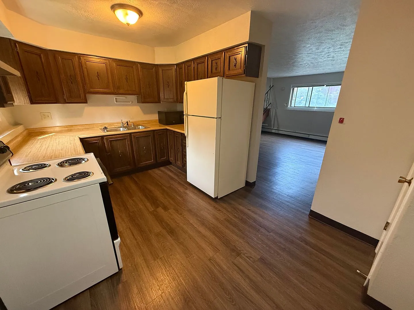 1008 E 9th - SG50/50 — Photo 4