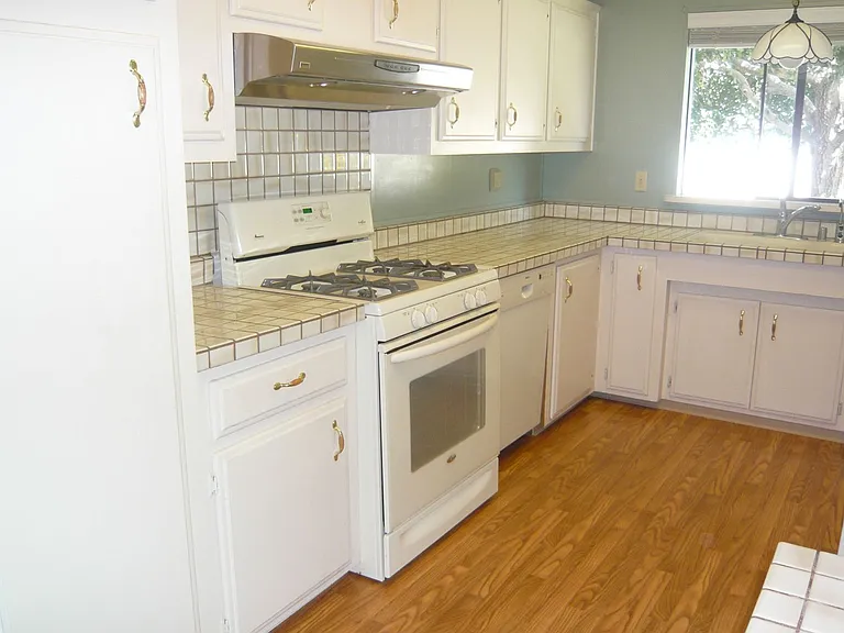 3415 Greenacre Dr — Photo 3