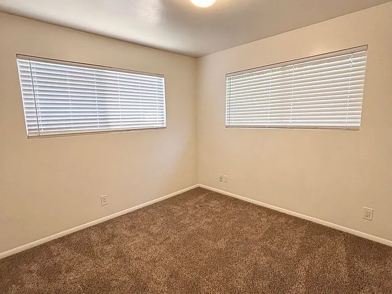 320 & 324 E Pine Ave — Photo 12