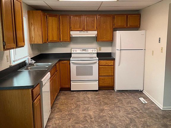2nd image of 22796 Lawrence Ave