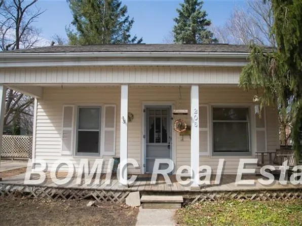 206 Prospect St, Vassar, MI 48768