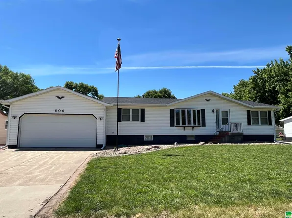 606 Poplar St, Salix, IA 51052