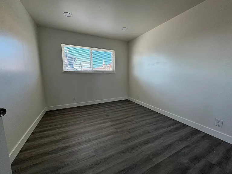 333 Dumont Ave #1 — Photo 14