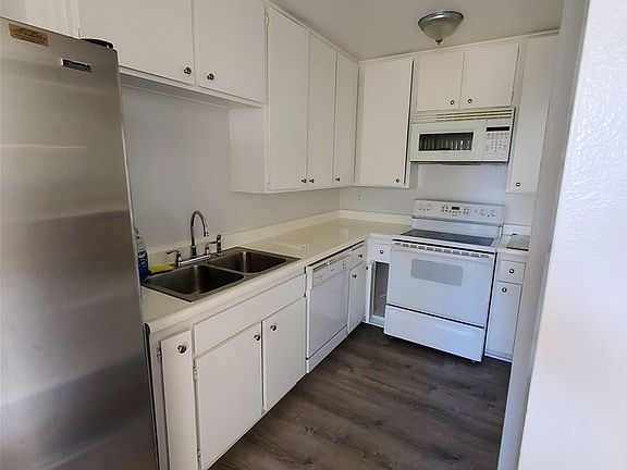 5th image of 18528 Mayall St Unit B
