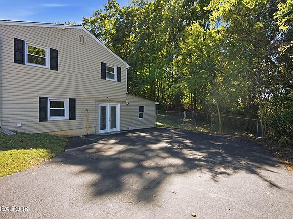2nd image of 1319 Pandora Rd