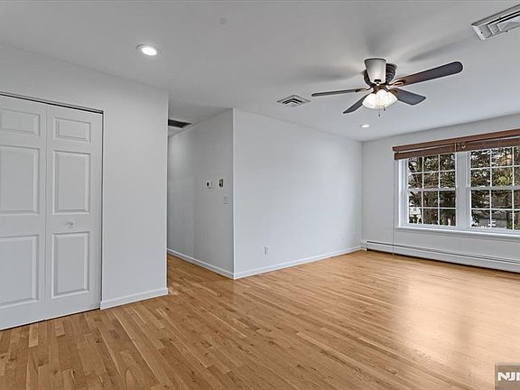 4th image of 364 E Ridgewood Ave APT 6