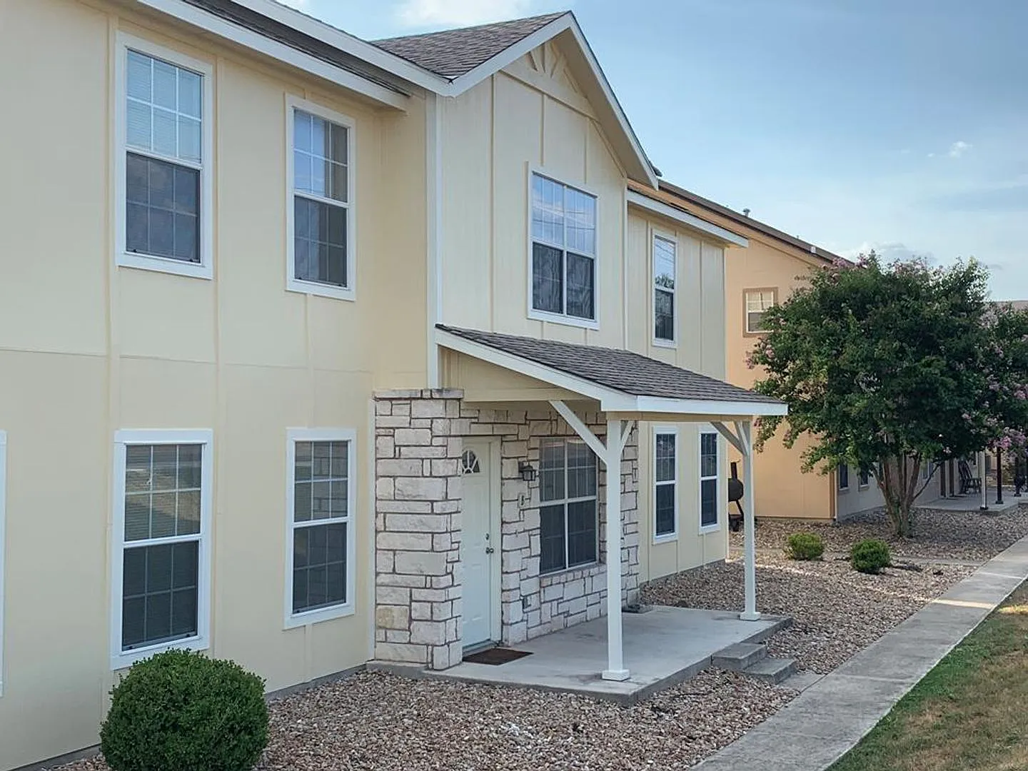 For Lease!! Great Location! — Photo 1