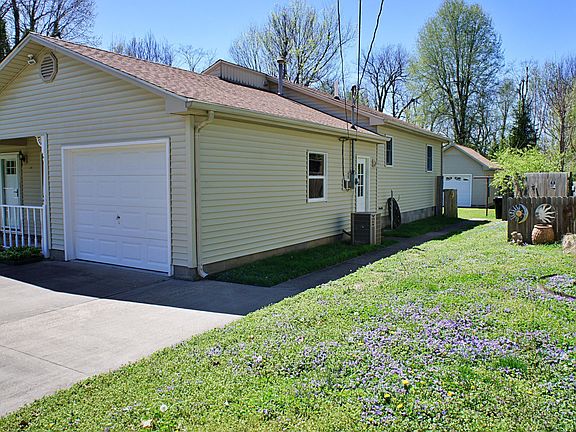 2nd image of 300 Lindsey Ave